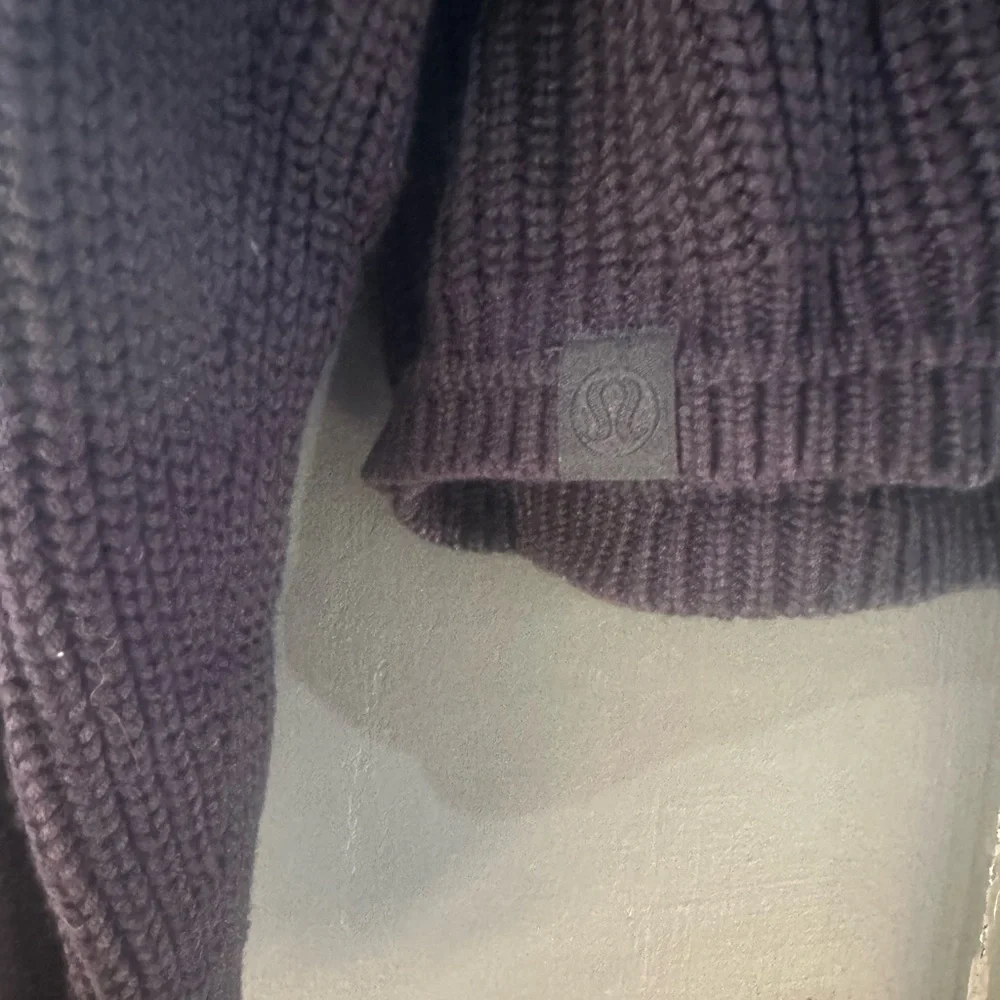 Lululemon Sweater - 8 - Navy - Picture 4 of 5